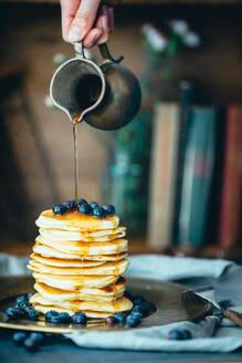 Cropped Hand Pouring Honey On Pancake - EYF01414