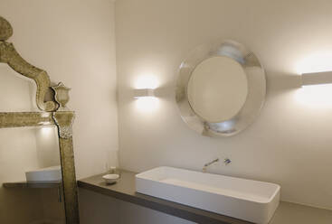 Home showcase interior bathroom sink and mirror - HOXF05285