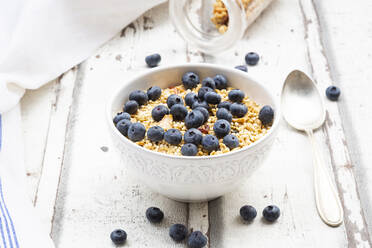 Bowl of muesli with blueberries - LVF08681