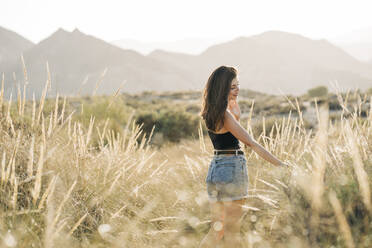 Happy young woman enjoying nature, Almeria, Spain - MPPF00655