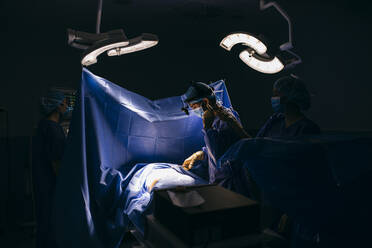 Operating room team during an operation - ABZF03056