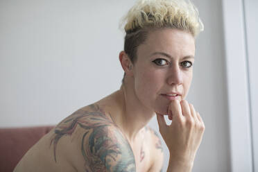 Portrait confident beautiful woman with tattoos - HOXF06119