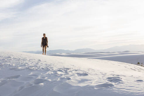 Woman walking in white sand dunes - MINF14309