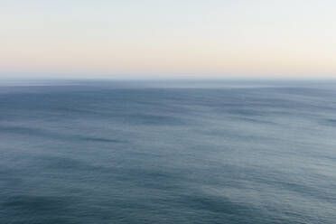 Meereslandschaft, Blick auf den Horizont über die Wasseroberfläche. - MINF14364