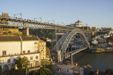 Brücke Ponte Luiz I. und Fluss Duoro, Porto, Portugal - AFVF05841
