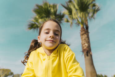 Portrait of little girl wearing yellow jacket - ERRF02939