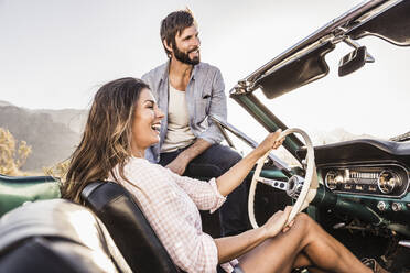 Happy couple in convertible car on a road trip - SDAHF00682