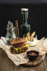 Studio shot of ready-to-eat hamburger with red bell pepper, onions and cheese - VPIF02174