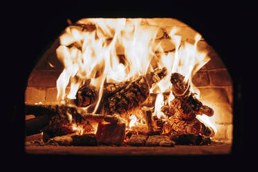 Firewood burning in pizza oven - AMAF00015