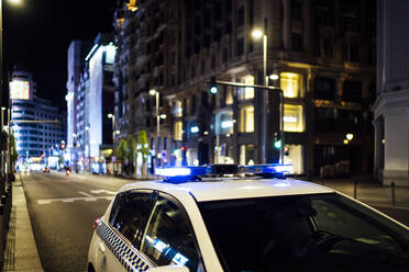 Polizeiauto in den Straßen von Madrid, Spanien - OCMF01143