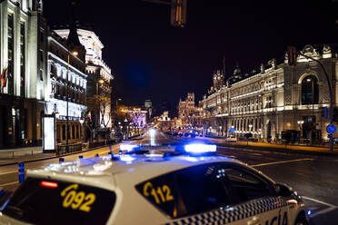 Polizeiauto in den Straßen von Madrid, Spanien - OCMF01144