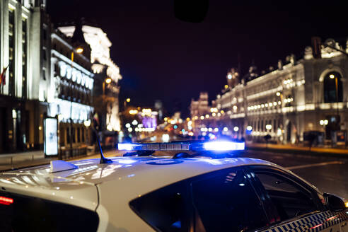 Polizeiauto in den Straßen von Madrid, Spanien - OCMF01145