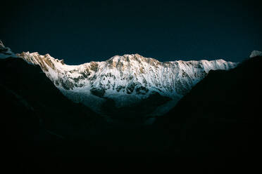 Schneebedeckte Berge gegen den Himmel - EYF01905