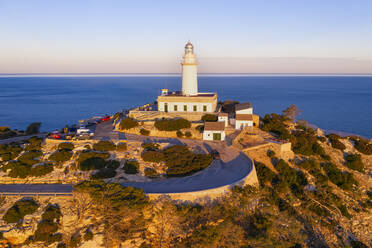 Spanien, Mallorca, Luftaufnahme der Halbinsel Cap de Formentor in der Morgendämmerung - SIEF09677