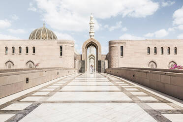 Oman, Muscat, Eingang der Großen Moschee von Sultan Qaboos - AUF00167