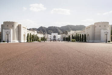 Oman, Muscat, Auffahrt zur Großen Moschee von Sultan Qaboos - AUF00171