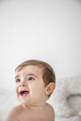 Porträt eines glücklichen kleinen Jungen - FLMF00210