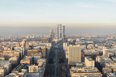 Spanien, Madrid, Blick aus dem Hubschrauber auf das Stadtzentrum - JCMF00508