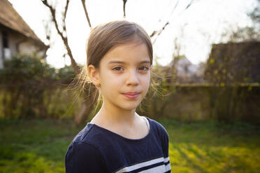 Portrait of girl in garden - LVF08725