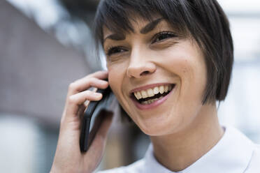Successful businesswoman talking on the phone, portrait - JOSEF00162