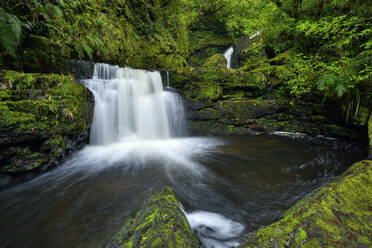 Neuseeland, Otago, Langzeitbelichtung von McLean Falls - RUEF02664