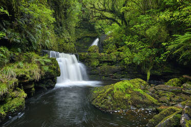 Neuseeland, Otago, Langzeitbelichtung von McLean Falls - RUEF02665