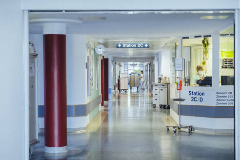 Empty ward in hospital - MFF05366