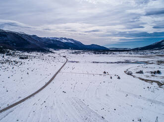 Luftaufnahme der Winterlandschaft des berühmten Naturparks Blidinje in Bosnien und Herzegowina. - AAEF07190