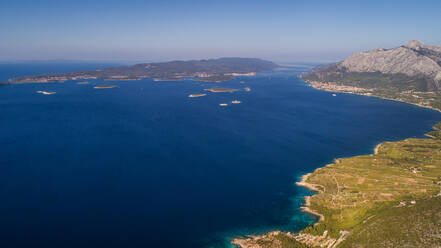 Luftaufnahme der Halbinsel Peljesac und des Archipels der Insel Korcula in Dalmatien, Kroatien. - AAEF07423
