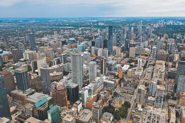 Luftaufnahme der bunten Hochhäuser in Toronto, Kanada - AAEF07478