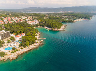 Luftaufnahme der Bucht von Krk im Sommer, Kroatien. - AAEF07664