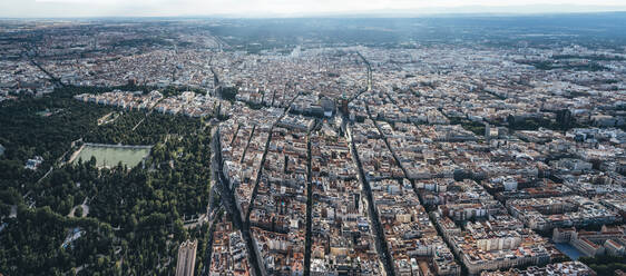 Spanien, Madrid, Luftpanorama der Hauptstadt im Frühling - JCMF00538