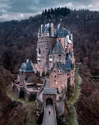 Luftaufnahme der Burg Eltz, Wierschem, Mayen-Koblenz Deutschland - AAEF07887