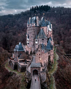 Luftaufnahme der Burg Eltz, Wierschem, Mayen-Koblenz Deutschland - AAEF07887