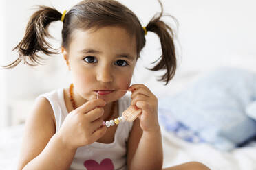 Portrait of little girl eating sweets - VABF02700