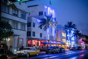Ocean Drive bei Nacht, Miami, USA - DAWF01273