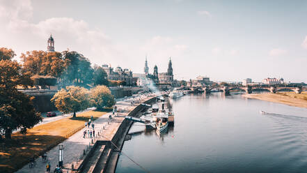 Scenic Ansicht der Stadt gegen Himmel - EYF02425