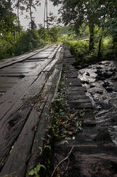 Costa Rica, Simple wooden bridge - VEGF01855