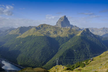 France, Pyrenees-Atlantiques, Laruns, Scenic view of Pic du Midi dOssau and Ossau Valley - LBF03001