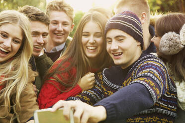 Happy teenage friends taking selfie with smart phone - FSIF04676