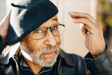 Portrait of senior man with flat cap - MASF17766