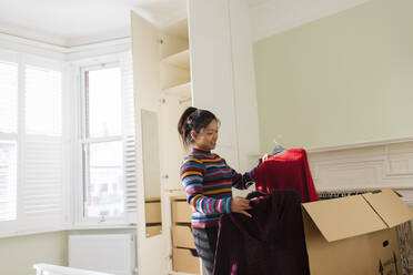 Fotografia do Stock: Home closet bedroom clean wardrobe of women