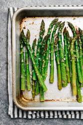 Freshly roasted asparagus with lemon zest and garlic - CAVF78134