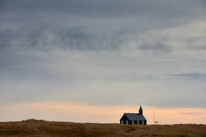 Kirchengebäude gegen Sonnenuntergang Himmel - CAVF78326