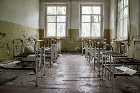 Verlassener Kindergarten in Tschernobyl, Ukraine. Kindergarten mit Spielzeug und verlassenen Dingen - CAVF78531