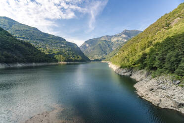 Lago di vogorno im Tessin am Contra-Staudamm Verzasca-Staudamm - CAVF78707