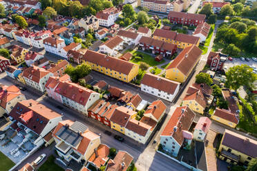 Luftaufnahme der Altstadt von Västervik im Sommer - CAVF78793