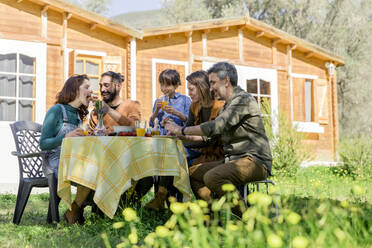 Family and friends enjoying a healthy vegan breakfast in the countryside - VSMF00015