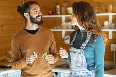 Young couple with avocados in a wooden cabin - VSMF00090