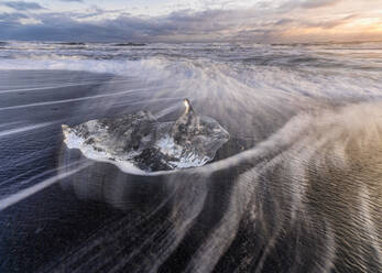 Iceland, Ice chunk lying at shore of Jokulsarlon at dusk - TOVF00162